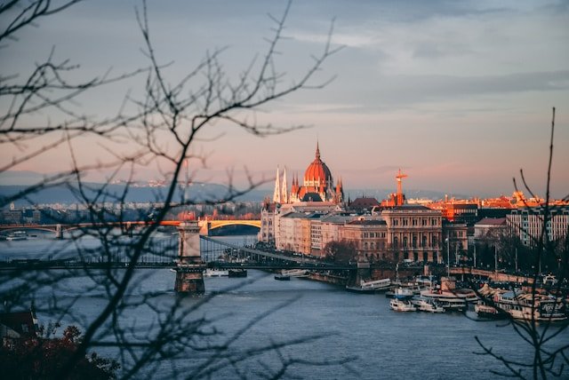 where to park in budapest, free, paid, garages