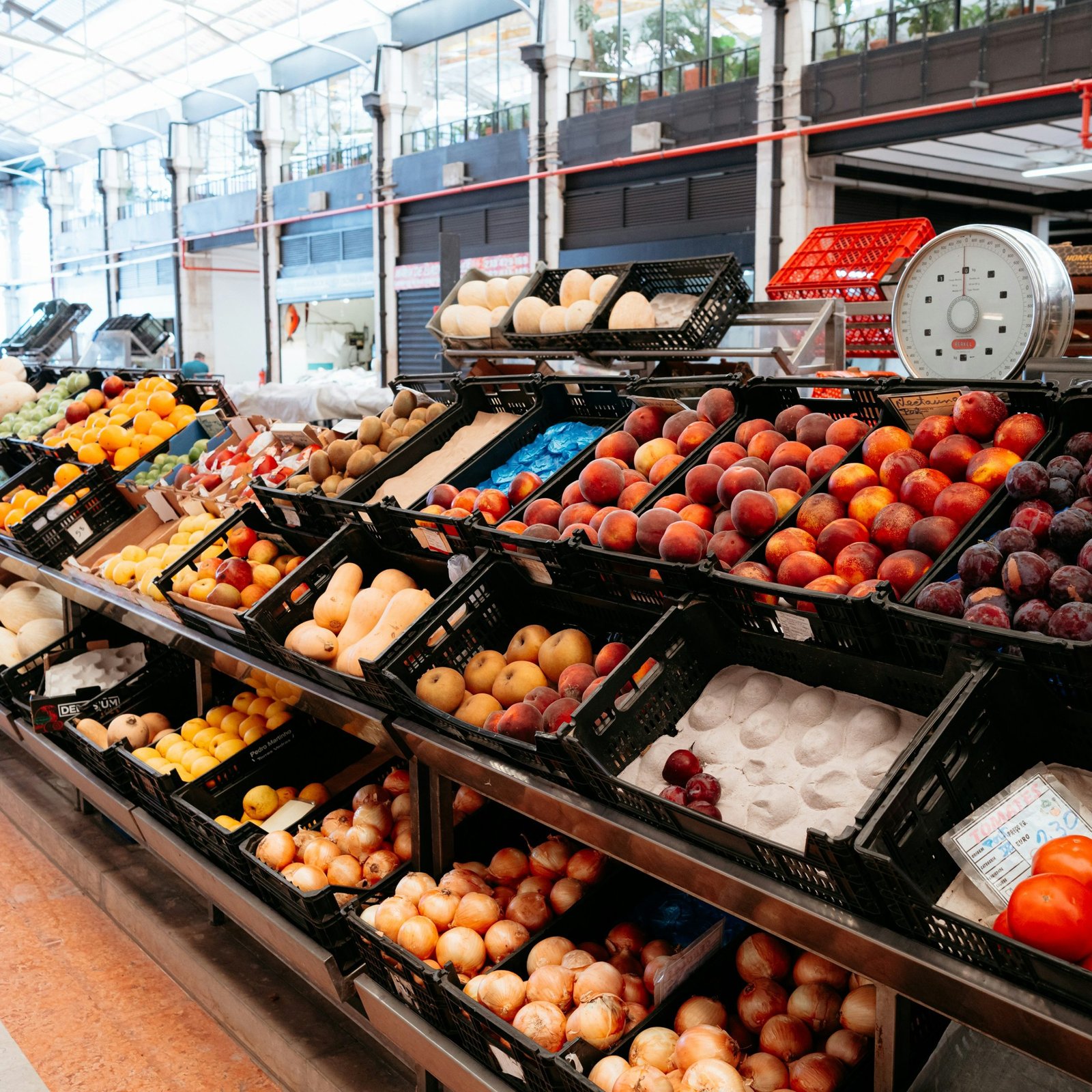 Check out the best, the cheapest and the most affordable supermarkets as well as fresh food markets in Lisbon recommended by locals.